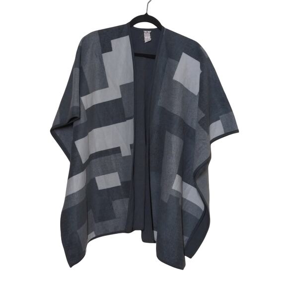Woolrich Reversible Open Front Wrap / Cape in Gray - One Size - EUC - Picture 1 of 9